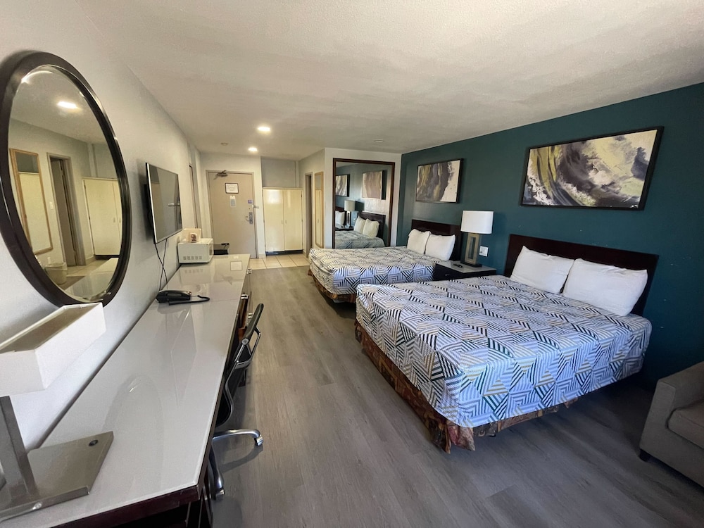 Portside Inn & Suites - photo 6