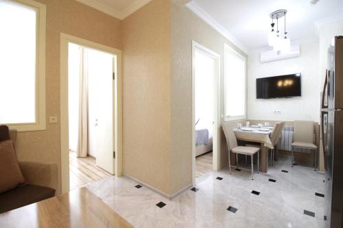 Tamar's Apartment