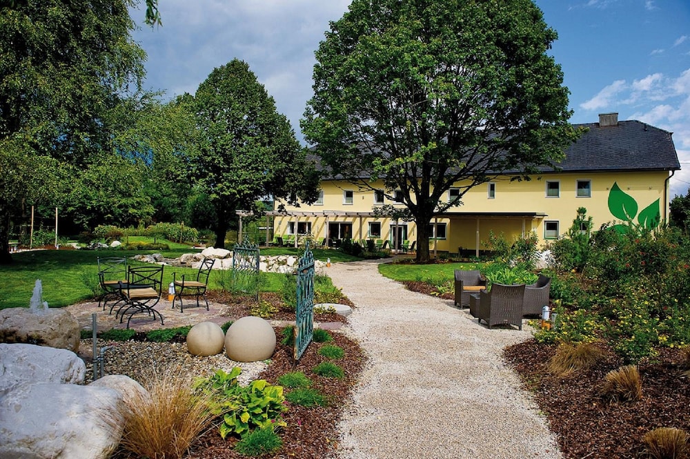 Hotel Sonnenhof - carbon neutral hotel in Timelkam