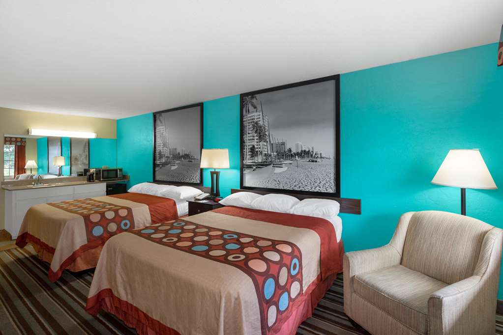 Super 8 by Wyndham Bradenton Sarasota Area - photo 17