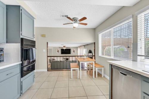 4BR Family Home Private Pool & BBQ Near Strip