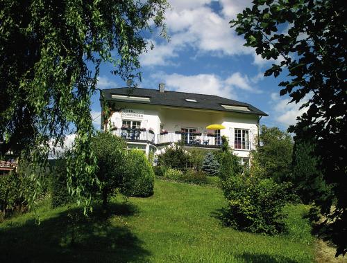 Weingut Bernd Hermes — 4-Star Luxury Hotel in Krov, Germany