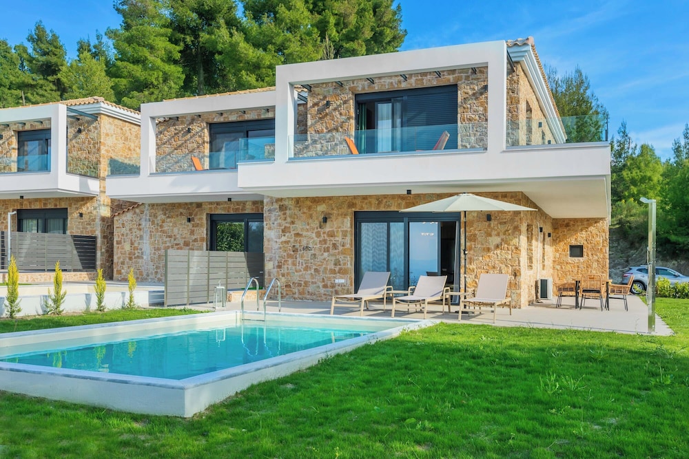 Epta Villas Luxury Redefined — 4-Star Luxury Hotel in Agia Paraskevi, Greece