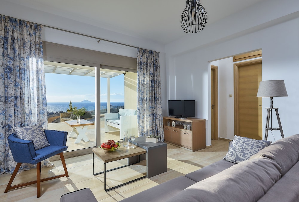 Elkysti Crete — 4-Star Luxury Hotel in Alimos, Greece