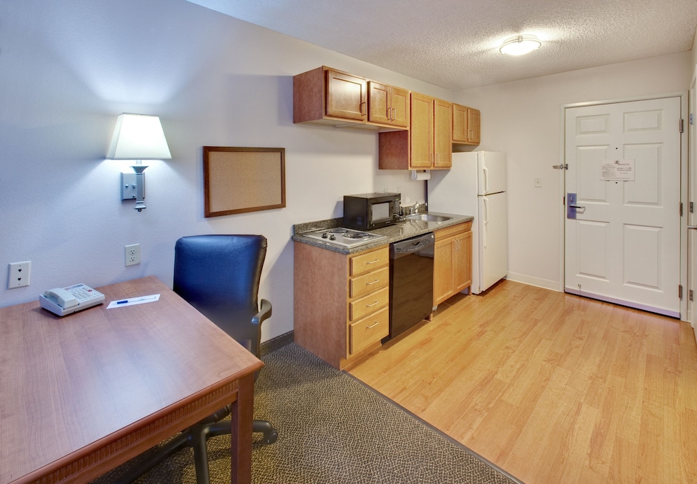 Candlewood Suites Rockford by IHG - photo 14