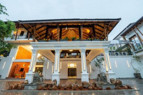 Grand Minaro - carbon neutral hotel in Colombo