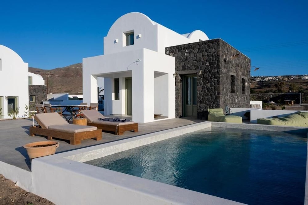 Oia Kissiri private pool Villas — 4-Star Luxury Hotel in Oia, Greece