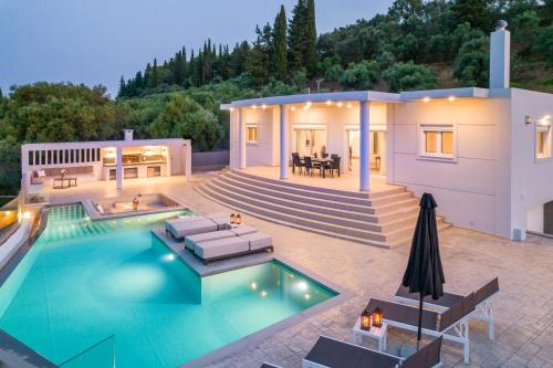 Villa Moonstone — 4-Star Luxury Hotel in Mouzaki, Greece