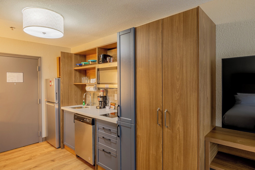 Candlewood Suites Wichita Northwest - photo 20