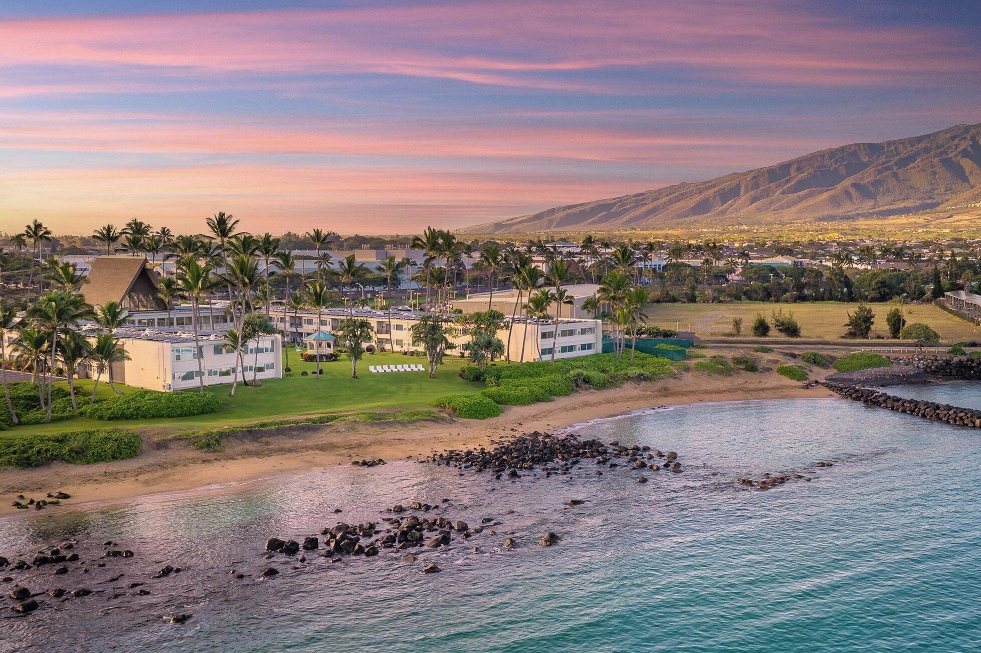 Maui Beach Hotel - photo 11