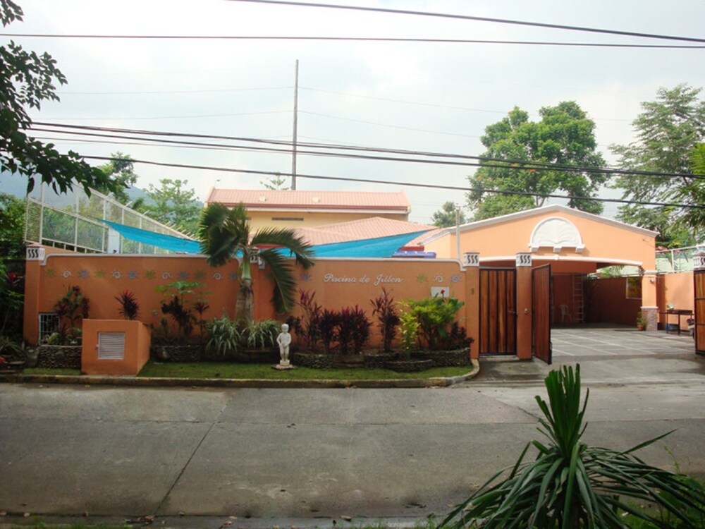 Piscina de Jillen Resort — hotel in Calamba