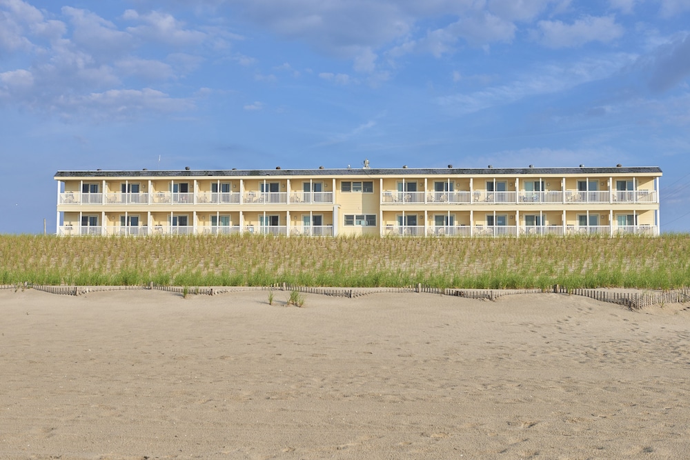 Drifting Sands Oceanfront Hotel - featured photo