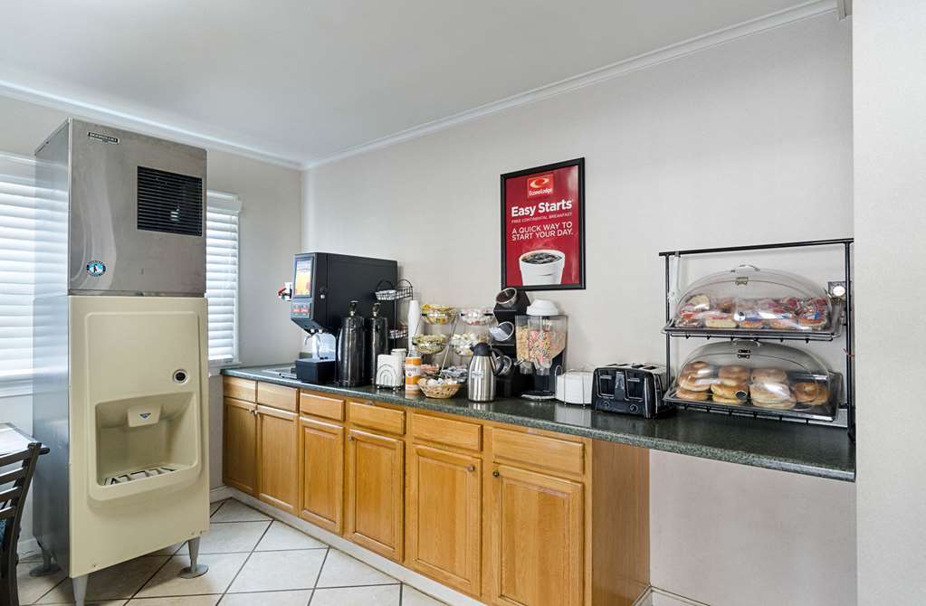 Econo Lodge Sturbridge Route 20 - photo 35