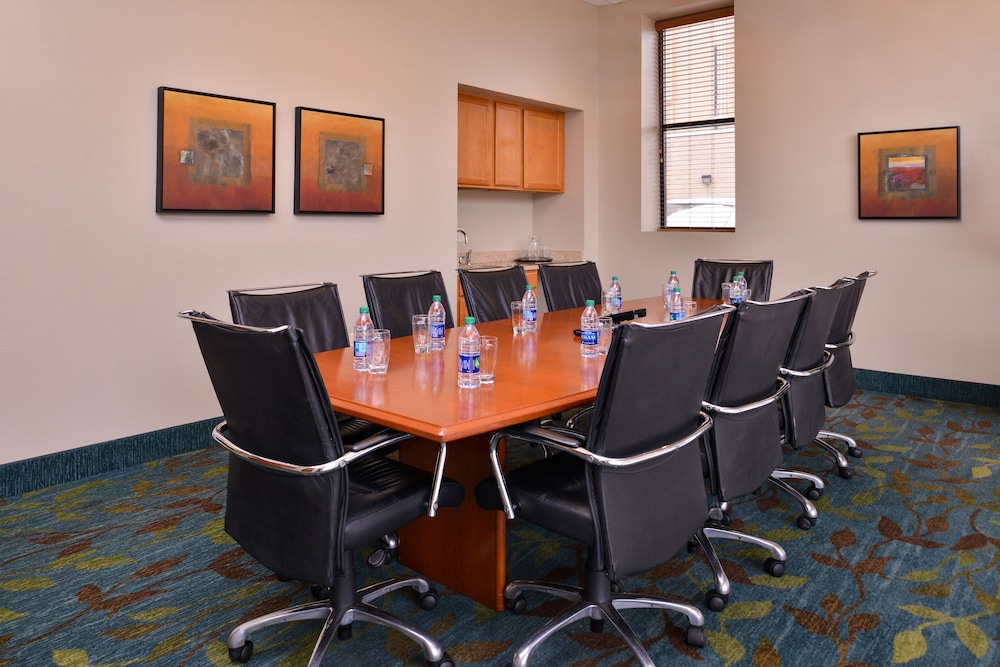 Candlewood Suites Terre Haute by IHG - photo 47