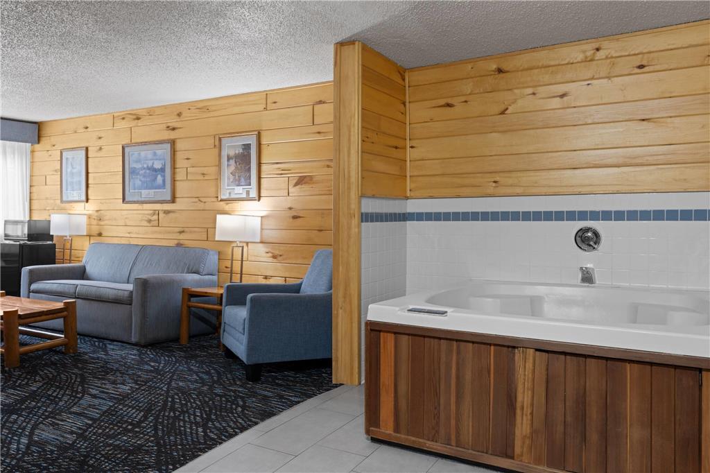 Baymont by Wyndham Duluth Spirit Mountain - photo 24