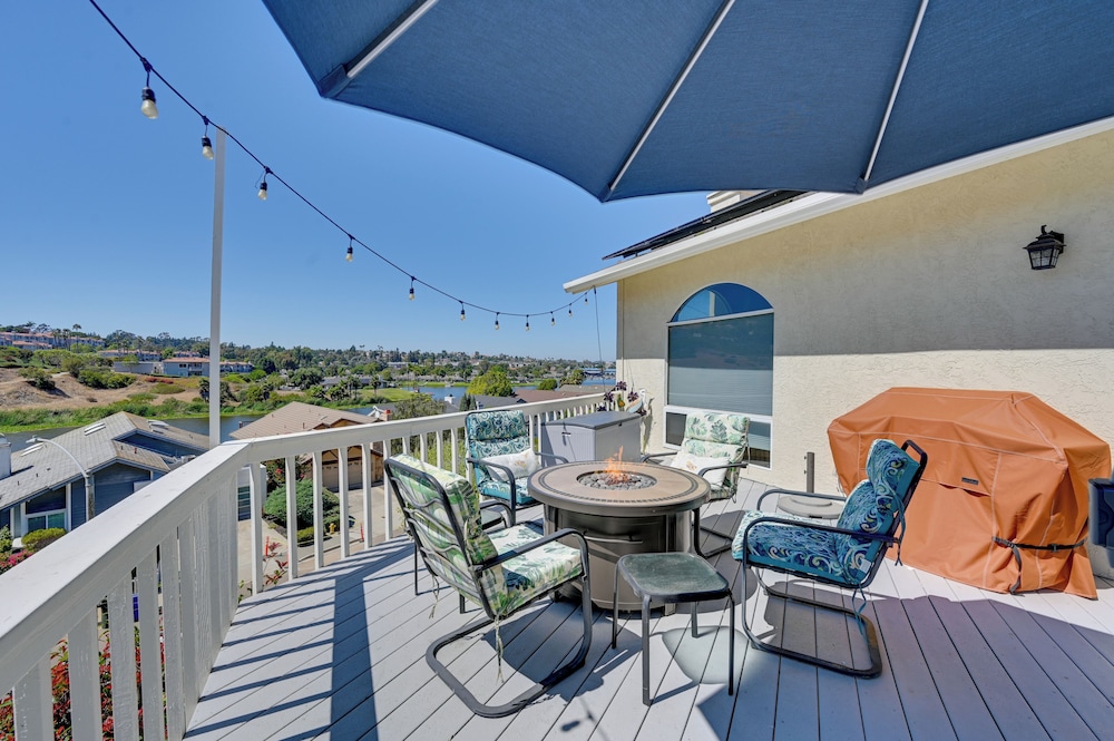 San Marcos Getaway w Deck & Lake Views in San Marcos, United States