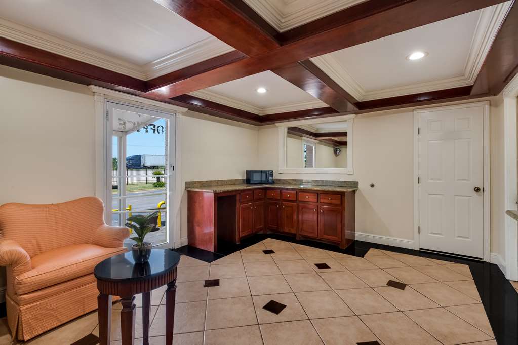Relax Inn and Suites - photo 6