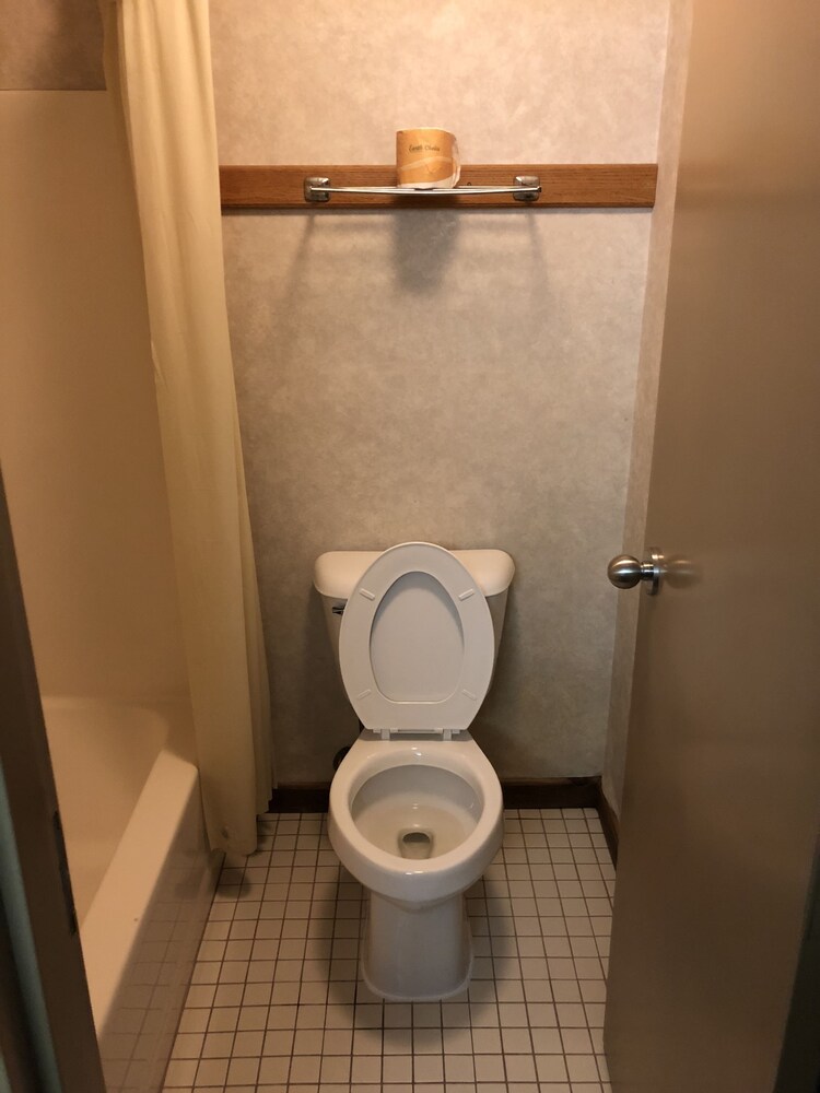 Denison Inn & Suites - photo 37