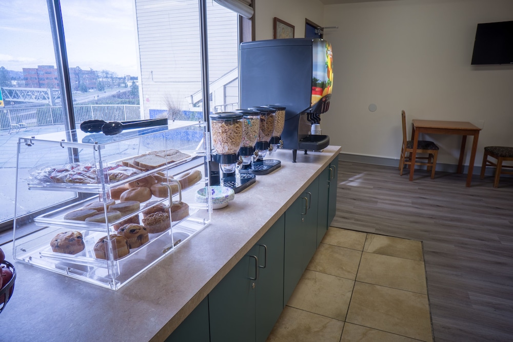 Sunnyside Inn & Suites - photo 93