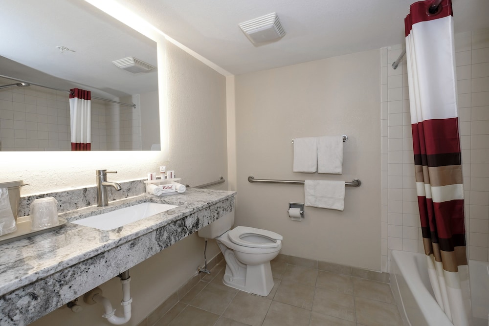Red Roof Inn Pensacola Fairgrounds - photo 22