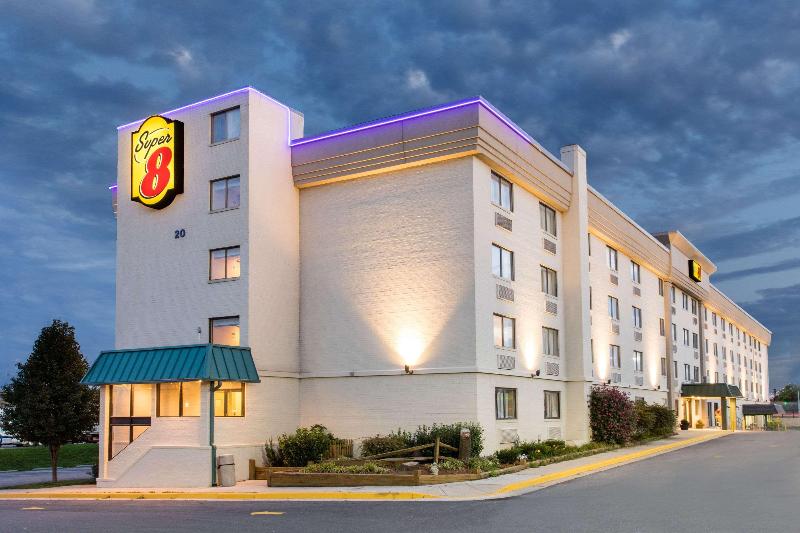 Super 8 By Wyndham Frederickrick - photo 2