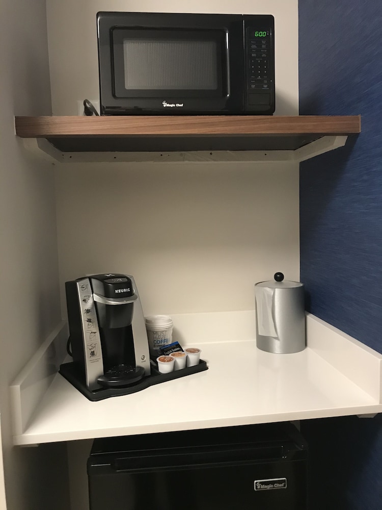Holiday Inn Express & Suites Phoenix Airport North by IHG - photo 72