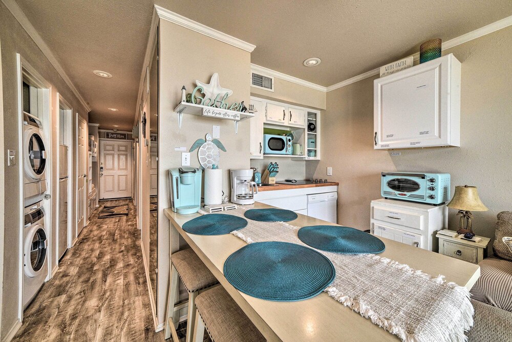 Updated Front Beach Condo w Resort Amenities - photo 5