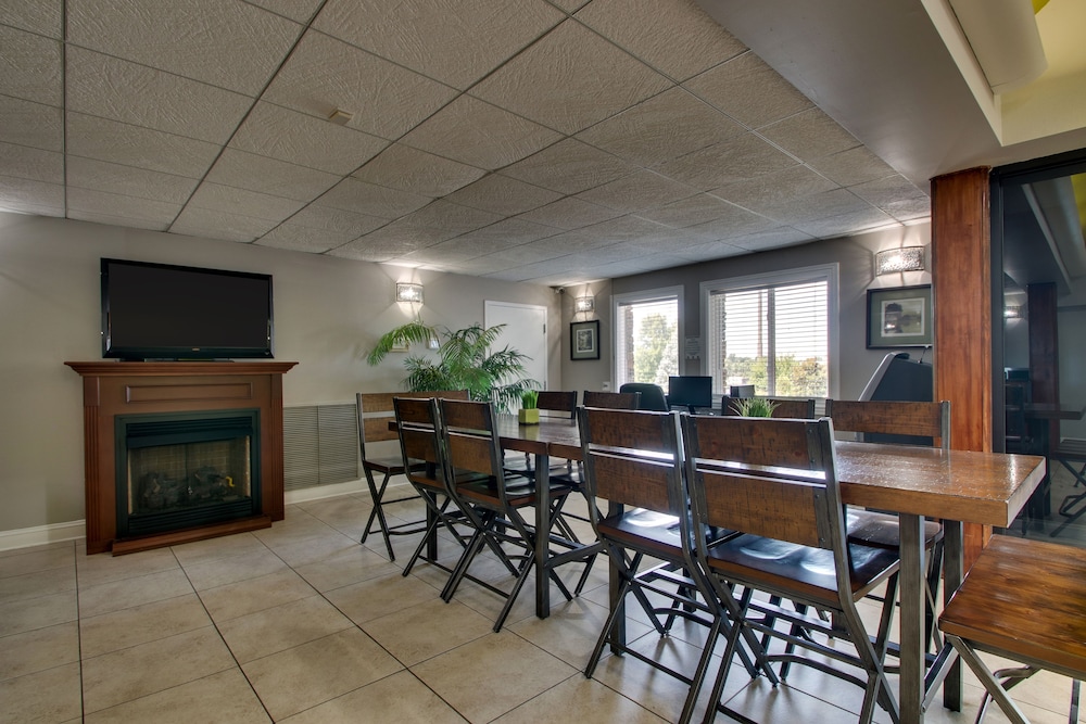 Greenfield Inn and Suites Elizabethtown KY I65 Exit 94 - photo 37