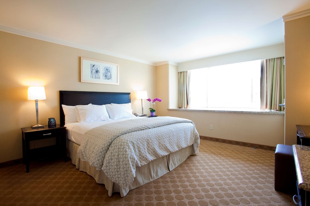 Embassy Suites Los Angeles Glendale - photo 21