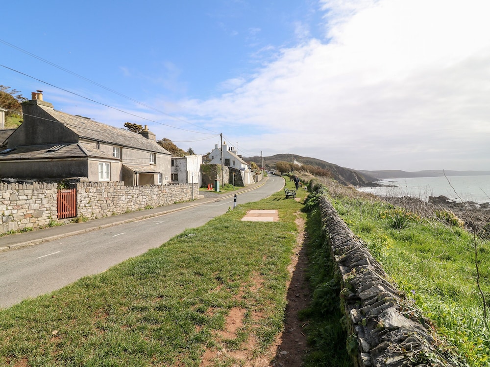 Virginia Cottage — 4-Star Luxury Hotel in Torpoint, United Kingdom
