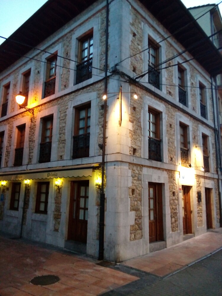 Hotel Piloñés — hotel in Pilona