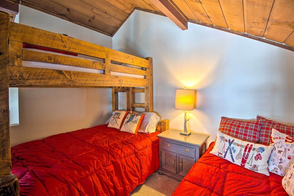 Spacious Village of Loon Home 1 Mi to Ski Slopes — 4-Star Luxury Hotel in Lincoln, United States