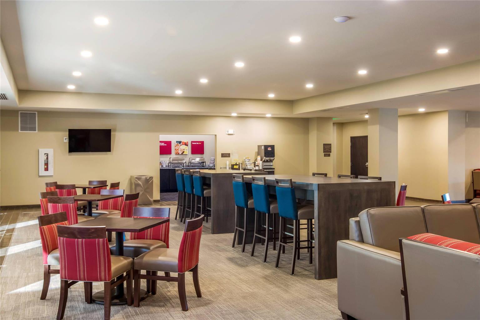Comfort Suites Brunswick Town Center - photo 37