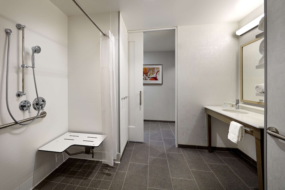 Hampton Inn Long Beach Airport - photo 15