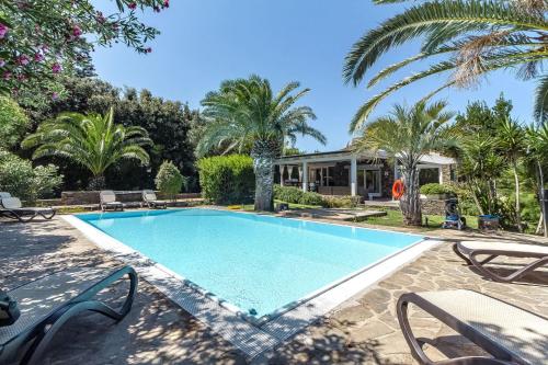 CASAVIVA Villa con piscina privata a Stintino — 4-Star Luxury Hotel in Stintino, Italy