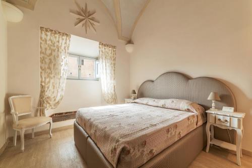 GuestHost Palazzo Altieri Elegant Apartment — 4-Star Luxury Hotel in Rome, Italy