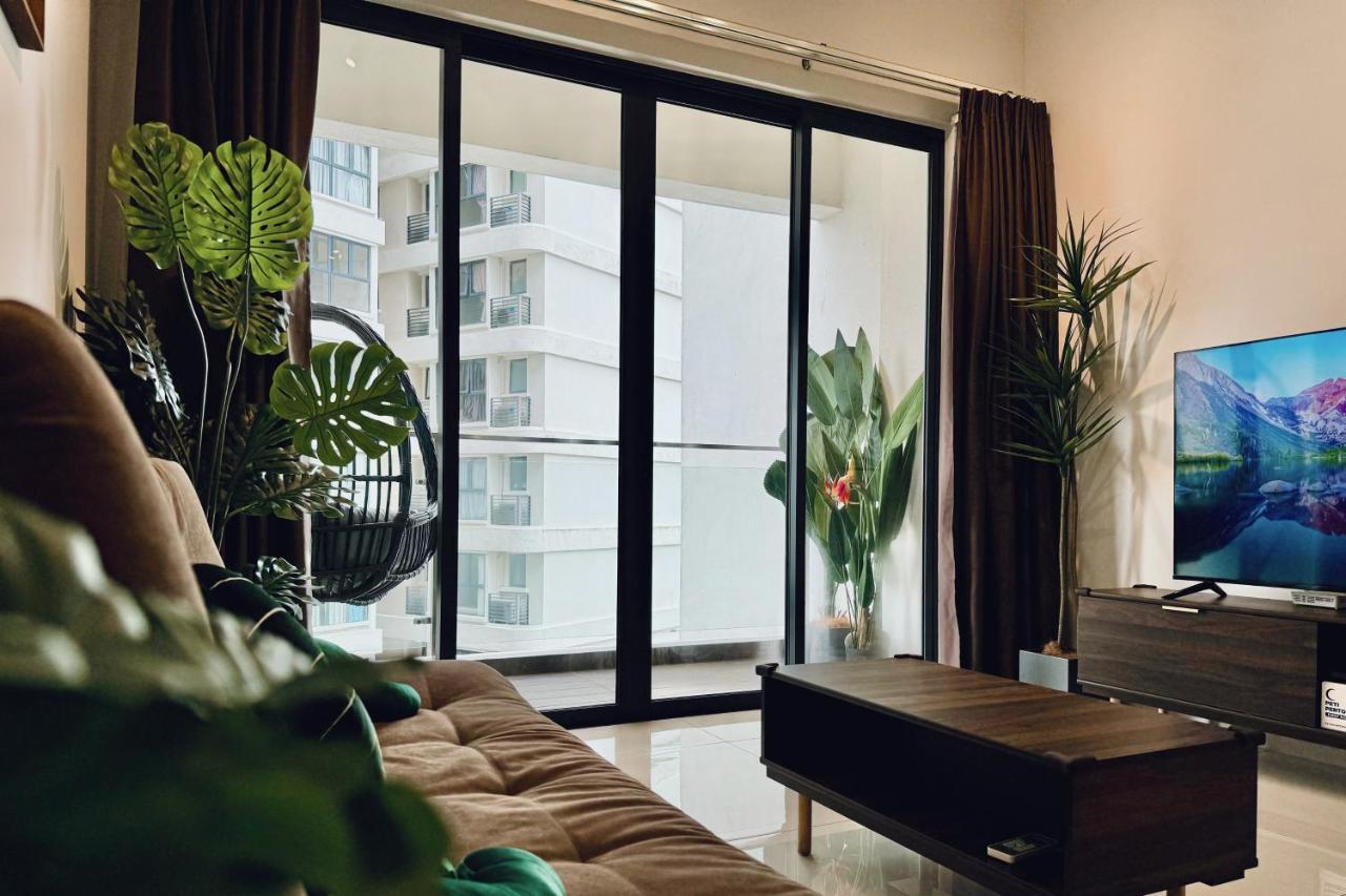 Danga Bay 2BR Timber Lounge Dryer — 4-Star Luxury Hotel in Johor Bahru, Malaysia