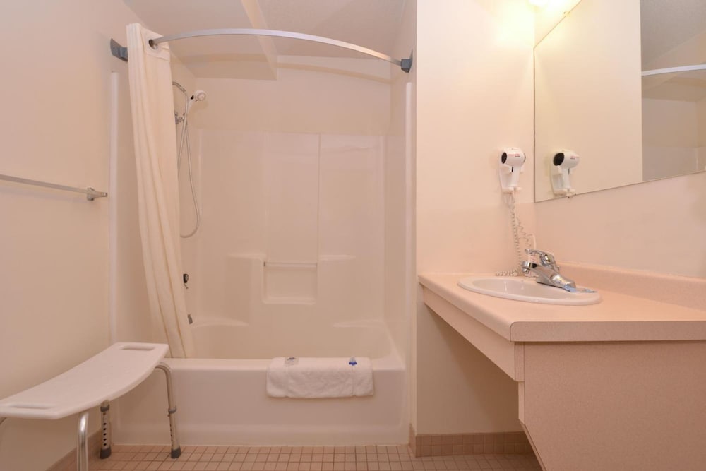 AmeriVu Inn - photo 13