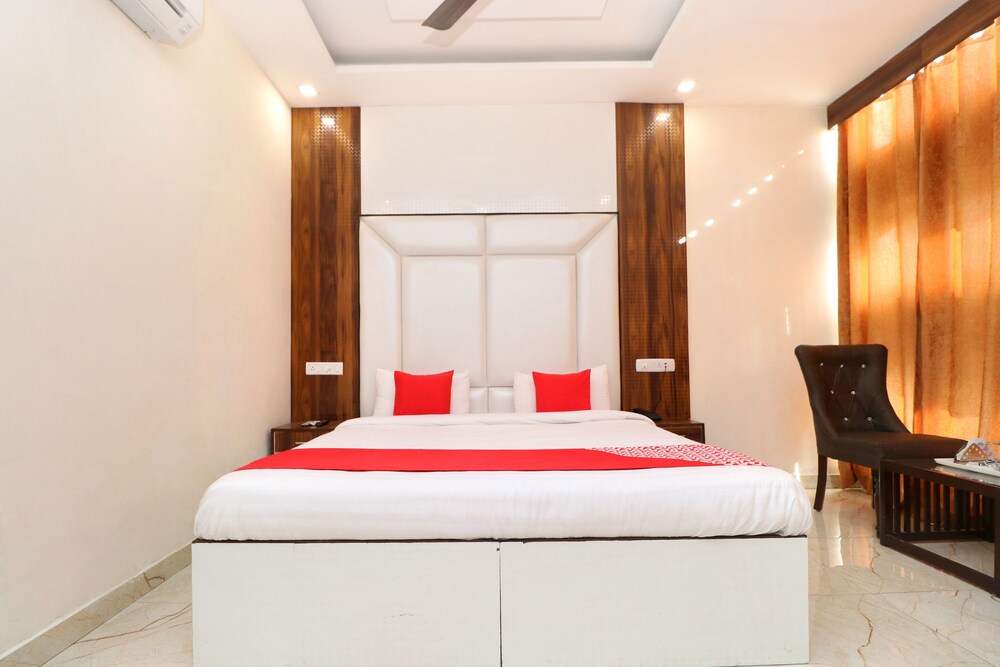 OYO 26689 Hotel Grand Vista