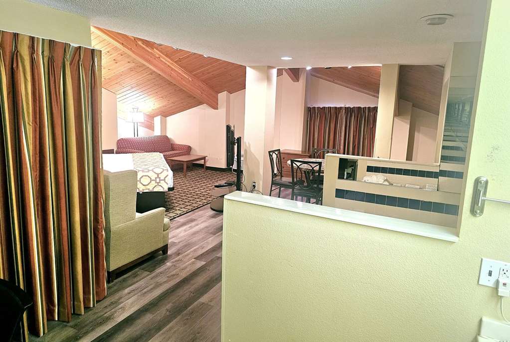 Baymont by Wyndham Rolla - photo 11