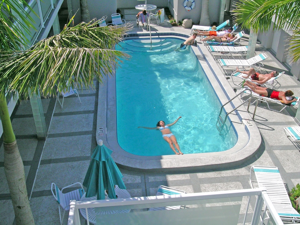 Camelot Beach Suites - photo 22