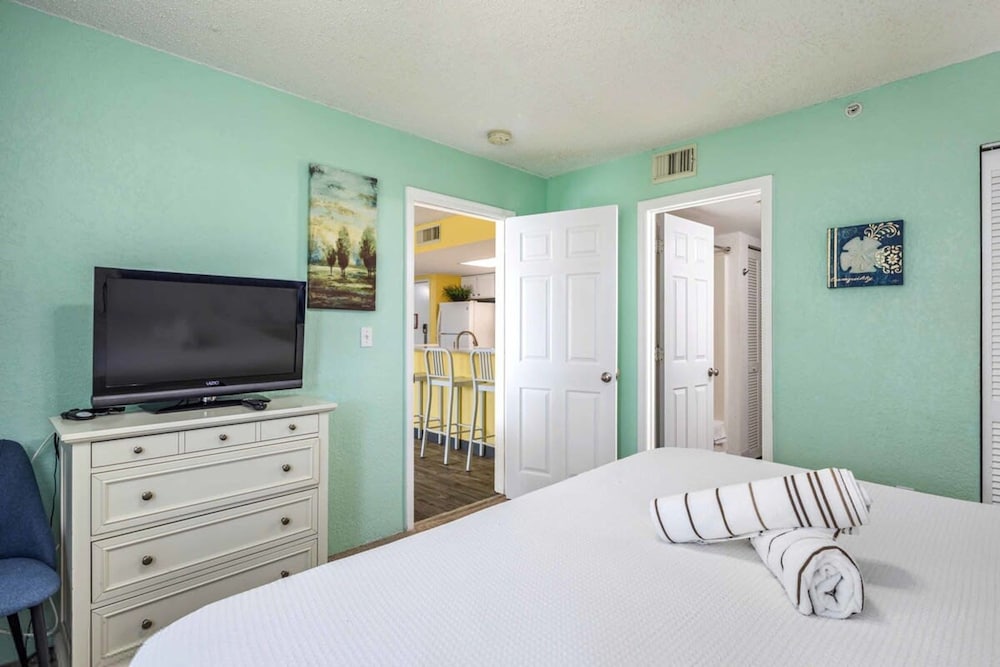 Tortuga Suite at Sunrise Suites Resort Heated Pool Hot Tub & Free Parking - photo 13