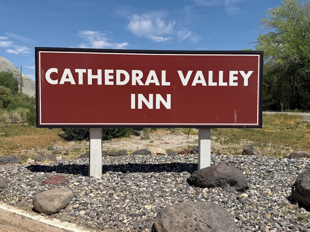 Cathedral Valley Inn - photo 21