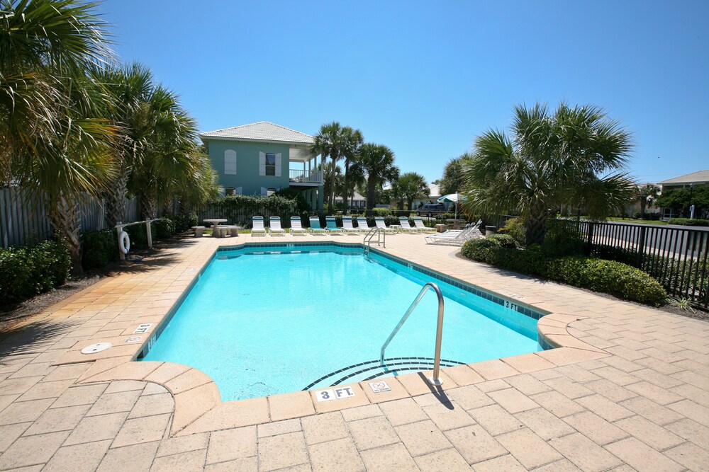 Emerald Shores - last minute hotel in Miramar Beach
