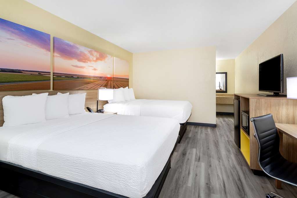 Days Inn & Suites by Wyndham Clovis - photo 10