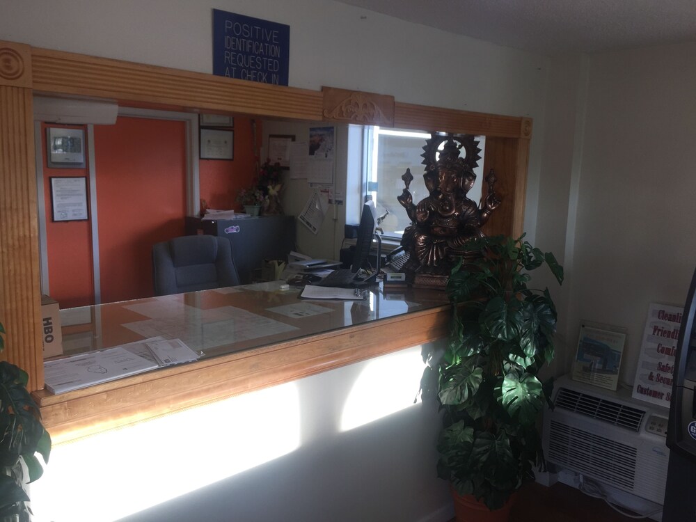 America's Best Inn Urbana Champaign - photo 15