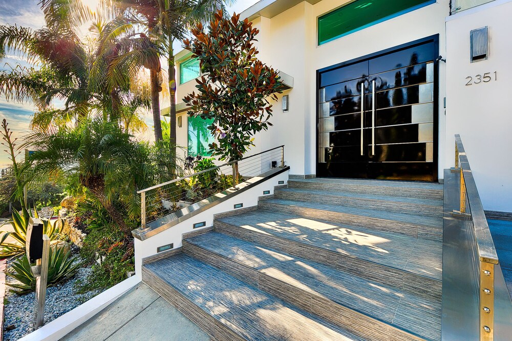 Hollywood Estate With Stunning Views - photo 62
