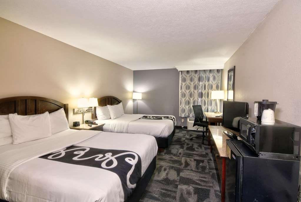 La Quinta Inn & Suites by Wyndham Springfield South - photo 34