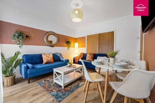 B28 Hall Green 4 Bedroom House with Accessible Ground Floor Wet Room and Bedroom — 4-Star Luxury Hotel in Birmingham, United Kingdom