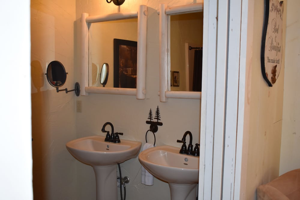 Bear Creek Lodge Cabin Resort - photo 81